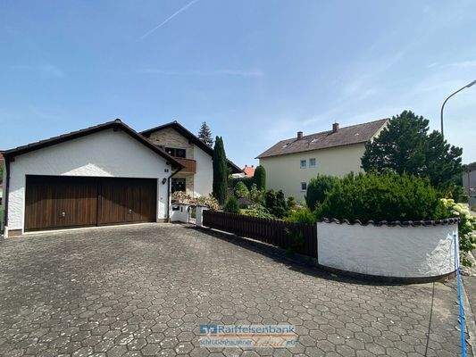 Einfahrt und Do-Garage