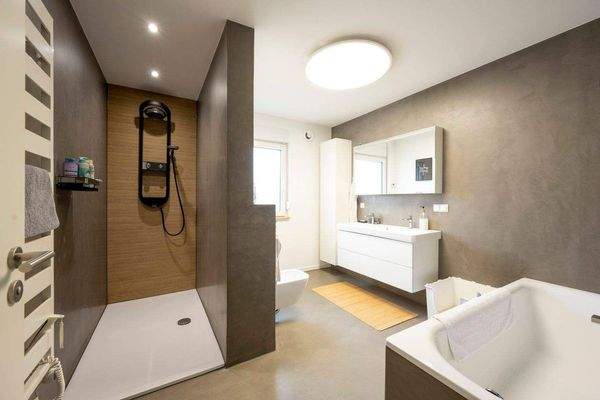 Master Dusch&amp;Wannenbad im OG