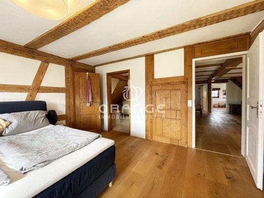 Links gehts zum Elternbad, rechts zur Galerie