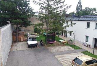 parkplätze re von einfahrt 1