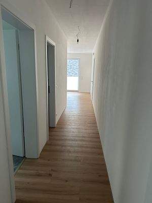 separate Einheint - Flur.JPG