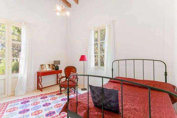 Schlafzimmer mit Zugang nach Außen