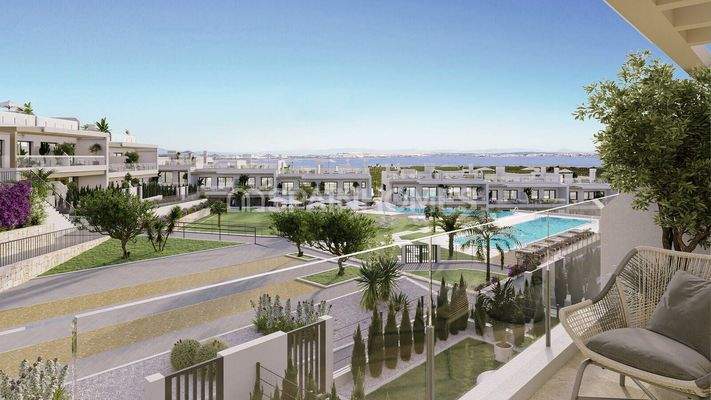 2- and 3-Bed Flats with Terraces and Shared Pool in Torrevieja