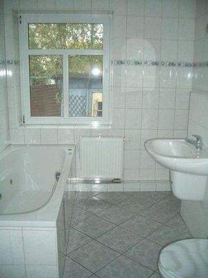 Tageslichtbad mit Whirlwanne