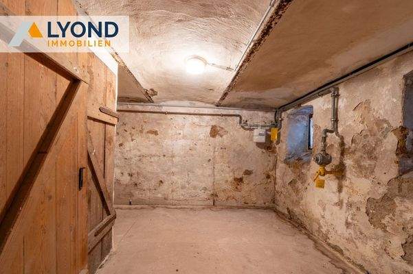 Kellerraum kalt mit Hausanschlüsse