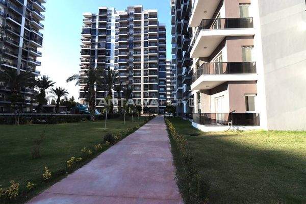 Stylish Real Estate in Complex with Aquapark in Mersin Tece