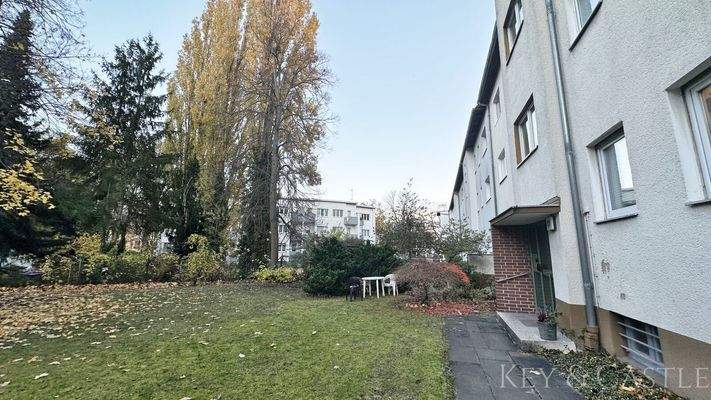 Garten und Hauseingang