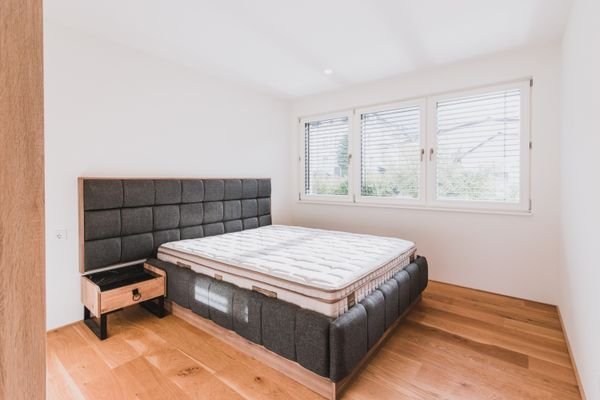 Schlafzimmer mit Doppelbett 160x200cm.jpg