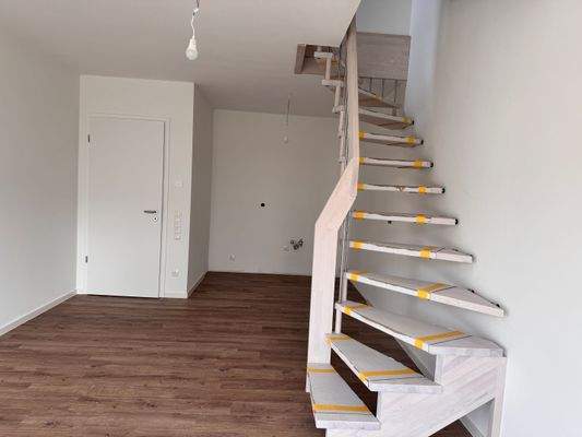 Whg 08 Bereich Küche mit Treppe