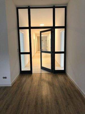 05 Zugang Büroeinheit.jpg