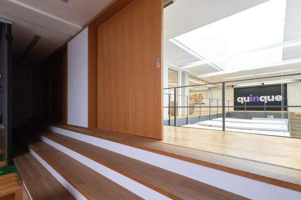 Schiebetür zum Besprechungszimmer