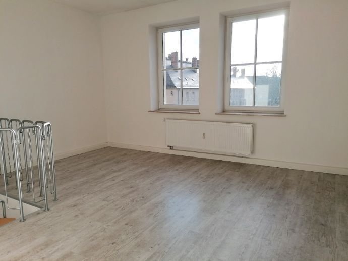 !! 4-Zimmer-Maisonettewohnung mit 2 Bädern und 2 Balkonen !!