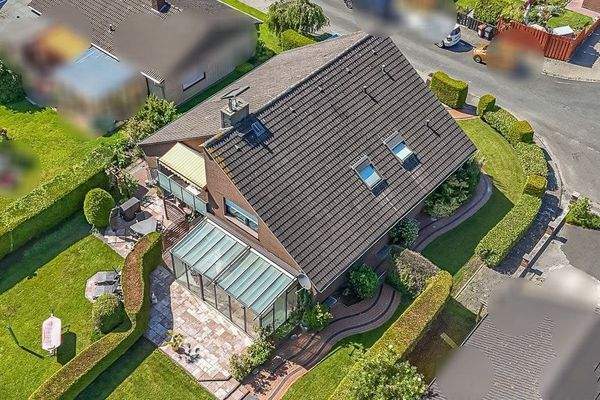 Terrasse und Wintergarten laden zum Entspannen ein