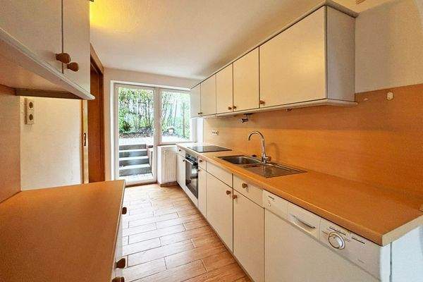 Kochecke mit Zugang zum Garten