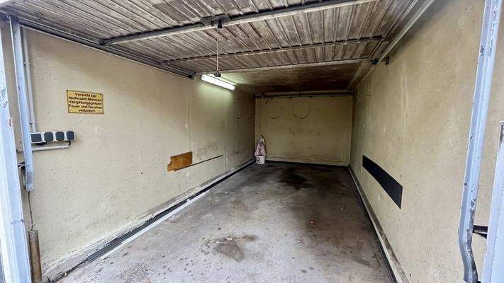 Garage mit Stromanschluss