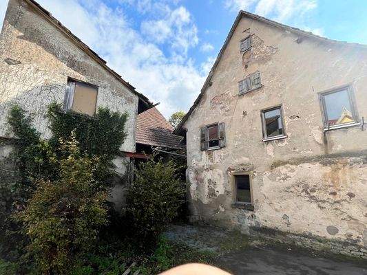 Seitenansicht mit Teil der Scheune.jpg