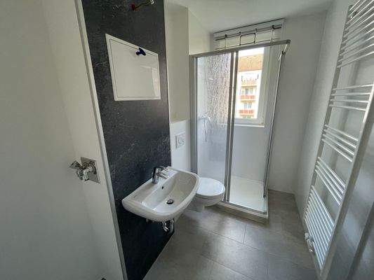 Tageslichtbad mit Dusche