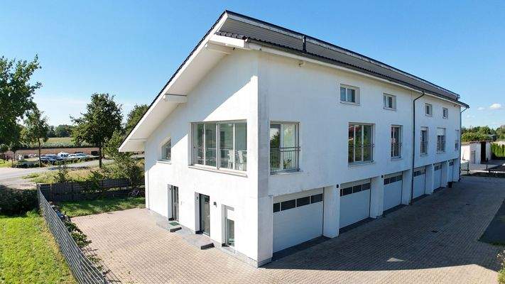 Modernes Wohn-Geschäftshaus