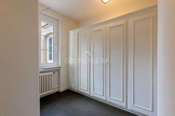 Garderobe mit Einbauschrank