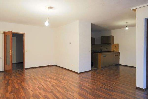 Wohn-/ Esszimmer, Küche