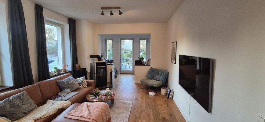 Wohnzimmer mit Kamin 