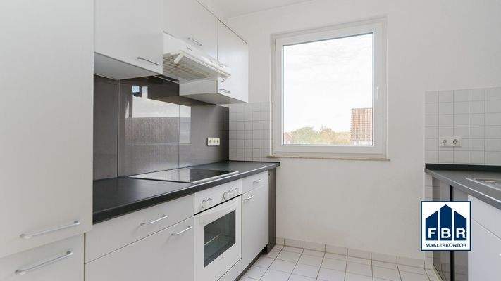 Küche mit Einbauküche