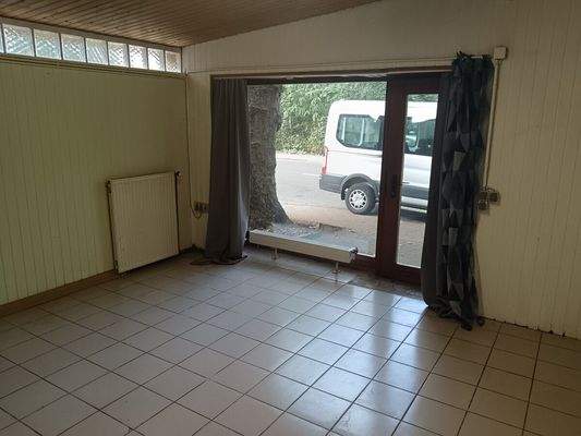 Raum mit Schaufenster