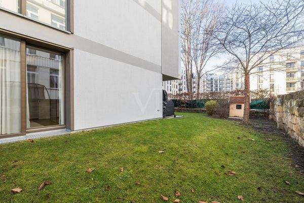 zugehöriger Garten vor dem Schlafzimmer