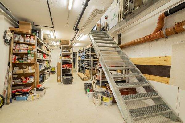 UG: Gewerbe- und Lagerräumlichkeit