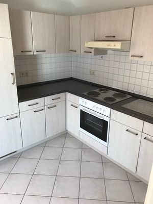 Küche mit EBK.