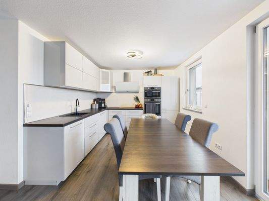 Küche mit Essbereich