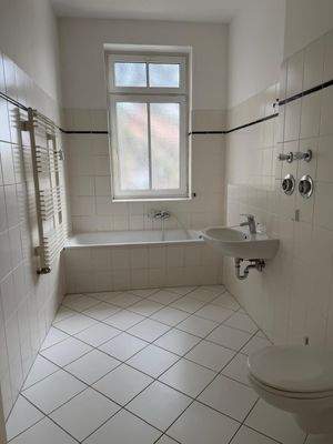 Wannenbad mit Fenster