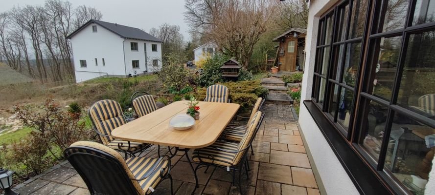 Terrasse mit Tisch