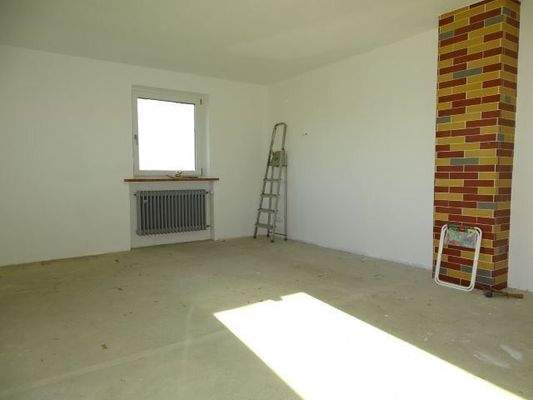 Wohnen - EG - renoviert bis auf die Bodenbeläge 