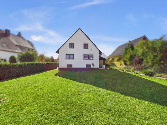 Garten und Gebäuderückansicht