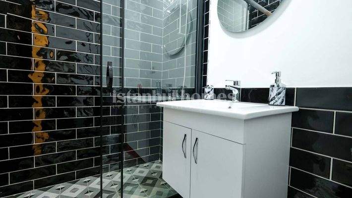 5-Storey Building Close to Tram Station in Fatih Istanbul