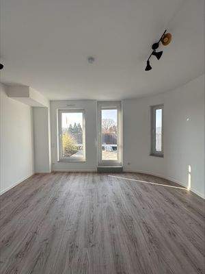 Wohnzimmer Zugang Terrasse.jpeg