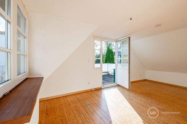 Zimmer im DG mit Zugang zur Dachterrasse