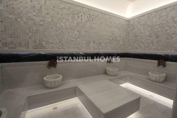 City-View Apartments with Pools and Sports Fields in Başakşehir