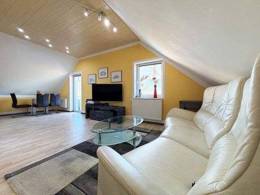 OG Wohn Essbereich: Wohnen und Essen gehen hier fließend ineinander über