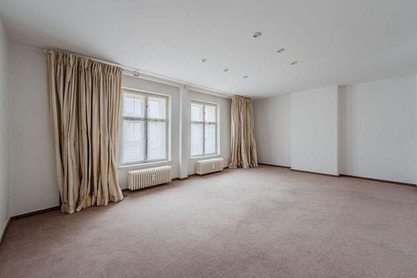 Großzügiges Zimmer