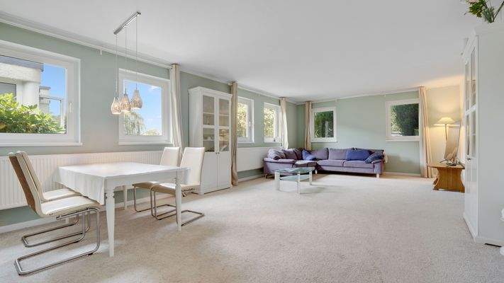 Wohn- und Essbereich - Flügel links  