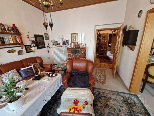 Wohnzimmer erster Stock mit Kachelofen.jpg