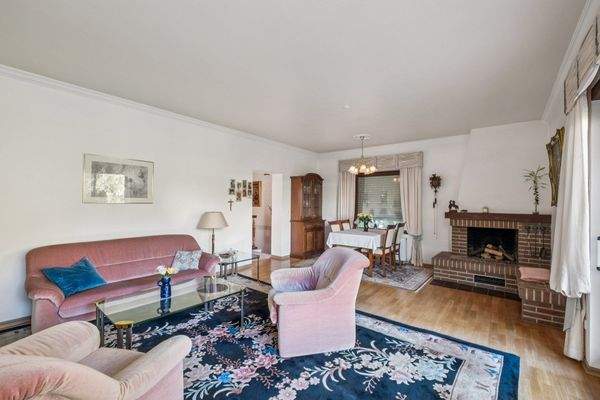 WOHN-/ESSZIMMER MIT KAMIN