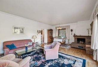 WOHN-/ESSZIMMER MIT KAMIN