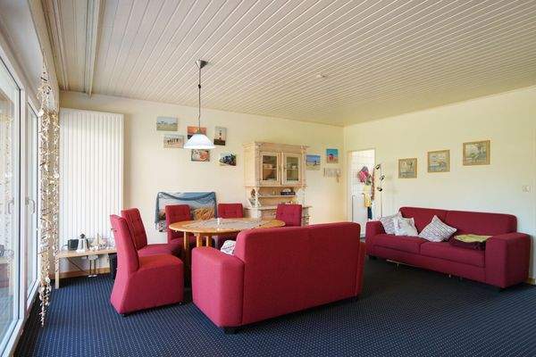 Wohnraum mit Zugang zur Küche