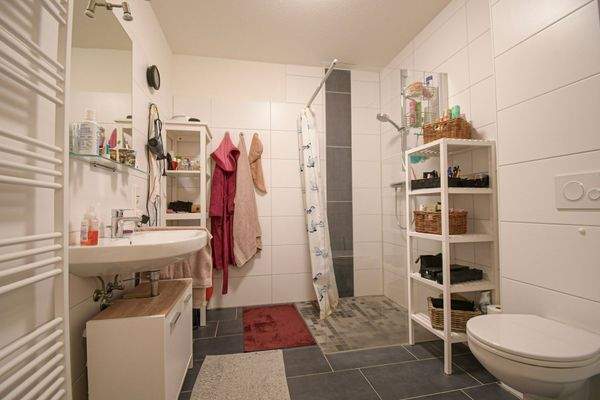 Modernes Badezimmer