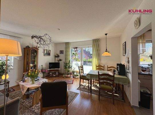 Wohn-/ Essbereich mit Zugang zum Balkon