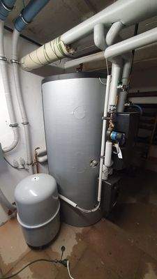 Warmwasserspeicher im UG