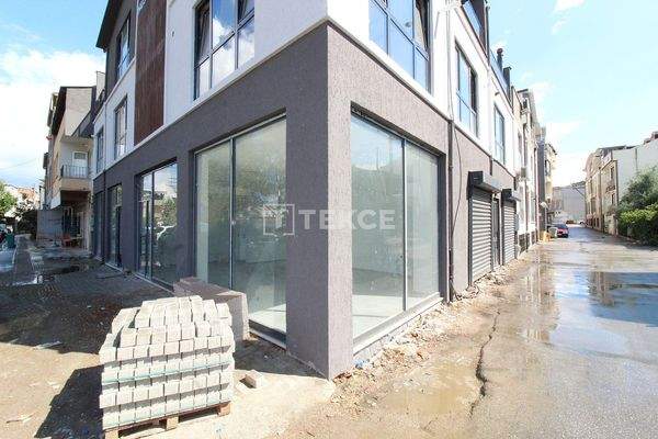 Roadside Shops on Nilüfer Ata Boulevard